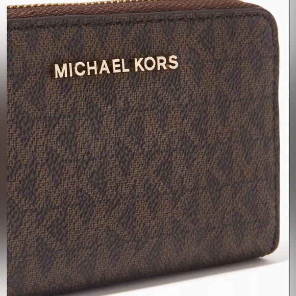 Micheal Kors Monogram Wallet - Picture 1 of 6